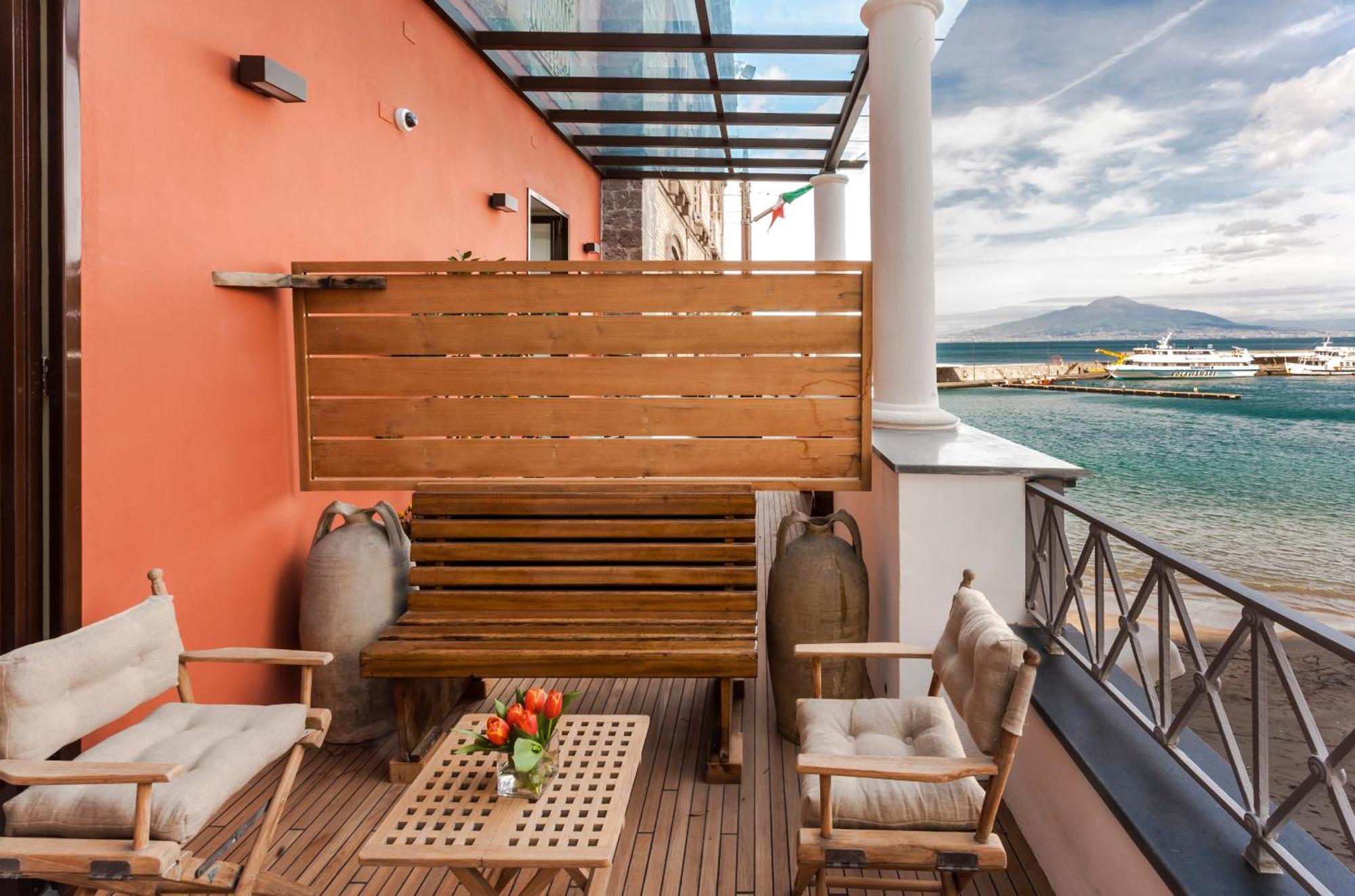 Yacht Club Capo Cervo Suites B&B Sorrento Kültér fotó