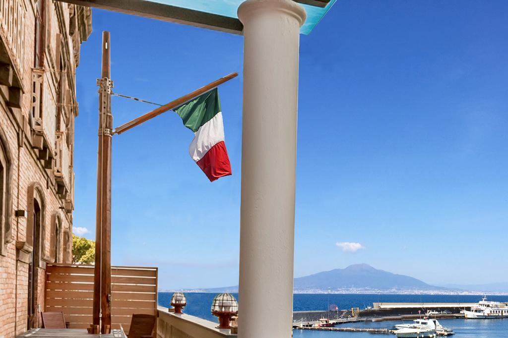 Yacht Club Capo Cervo Suites B&B Sorrento Kültér fotó
