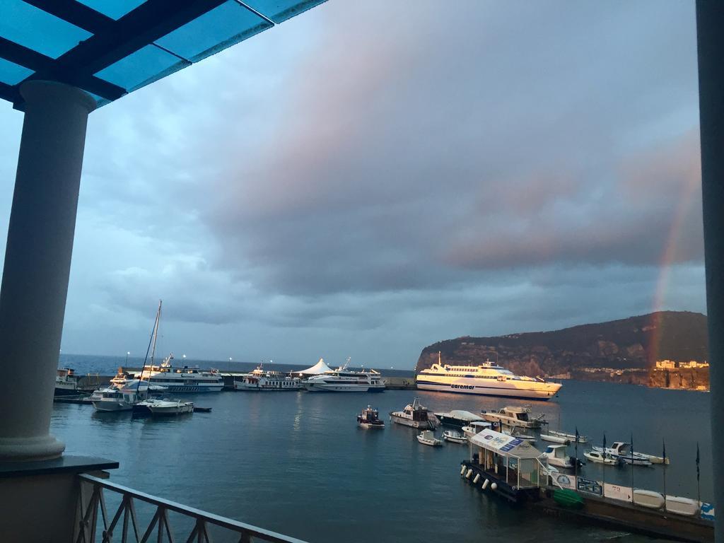 Yacht Club Capo Cervo Suites B&B Sorrento Kültér fotó