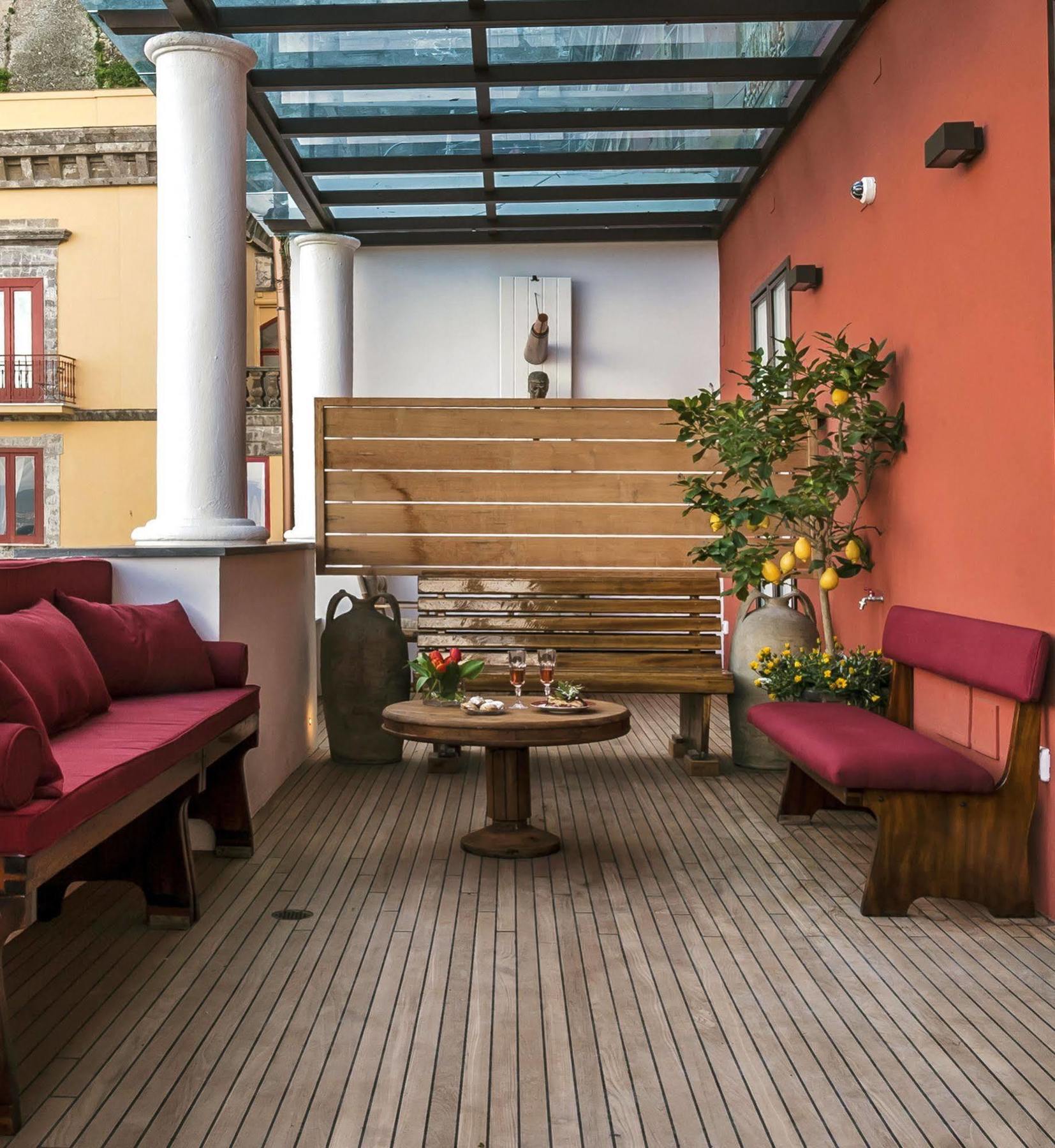 Yacht Club Capo Cervo Suites B&B Sorrento Kültér fotó