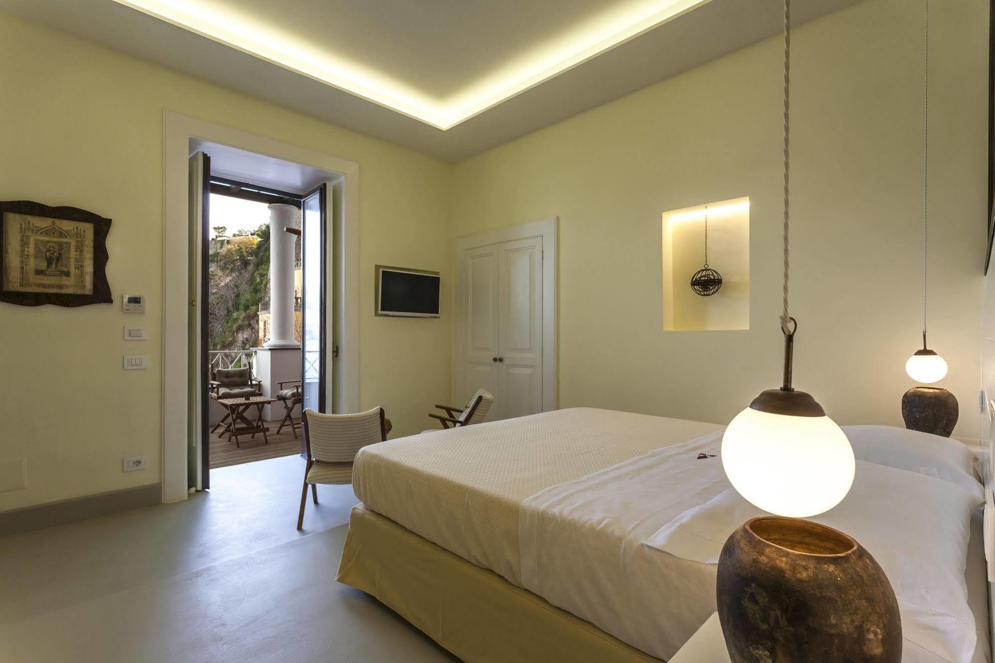 Yacht Club Capo Cervo Suites B&B Sorrento Kültér fotó