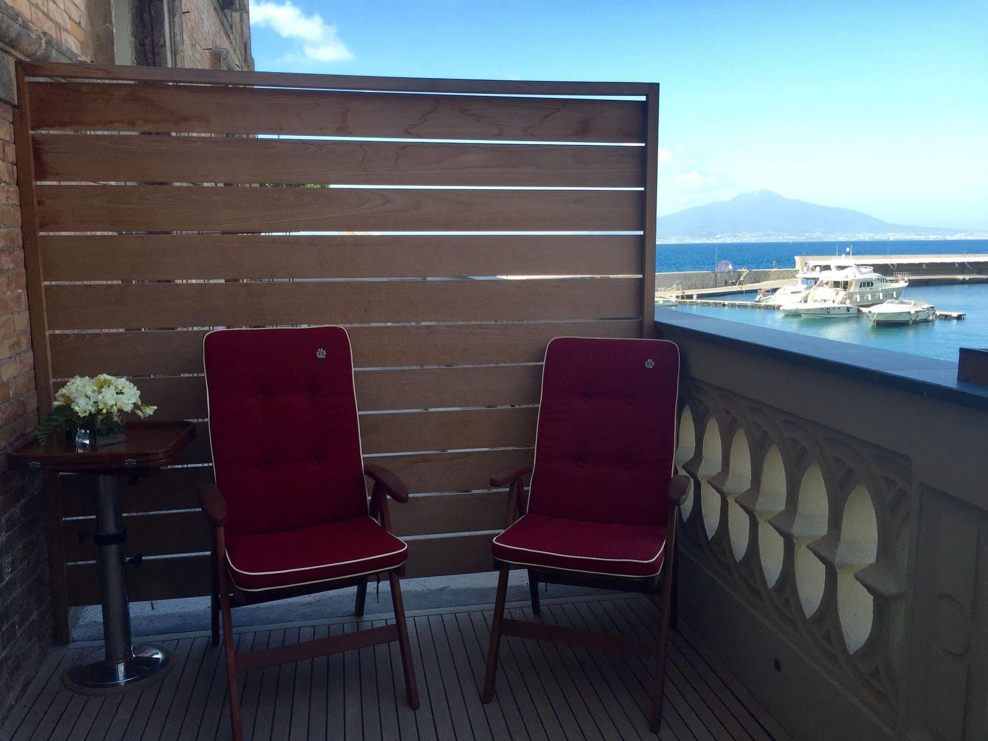 Yacht Club Capo Cervo Suites B&B Sorrento Kültér fotó