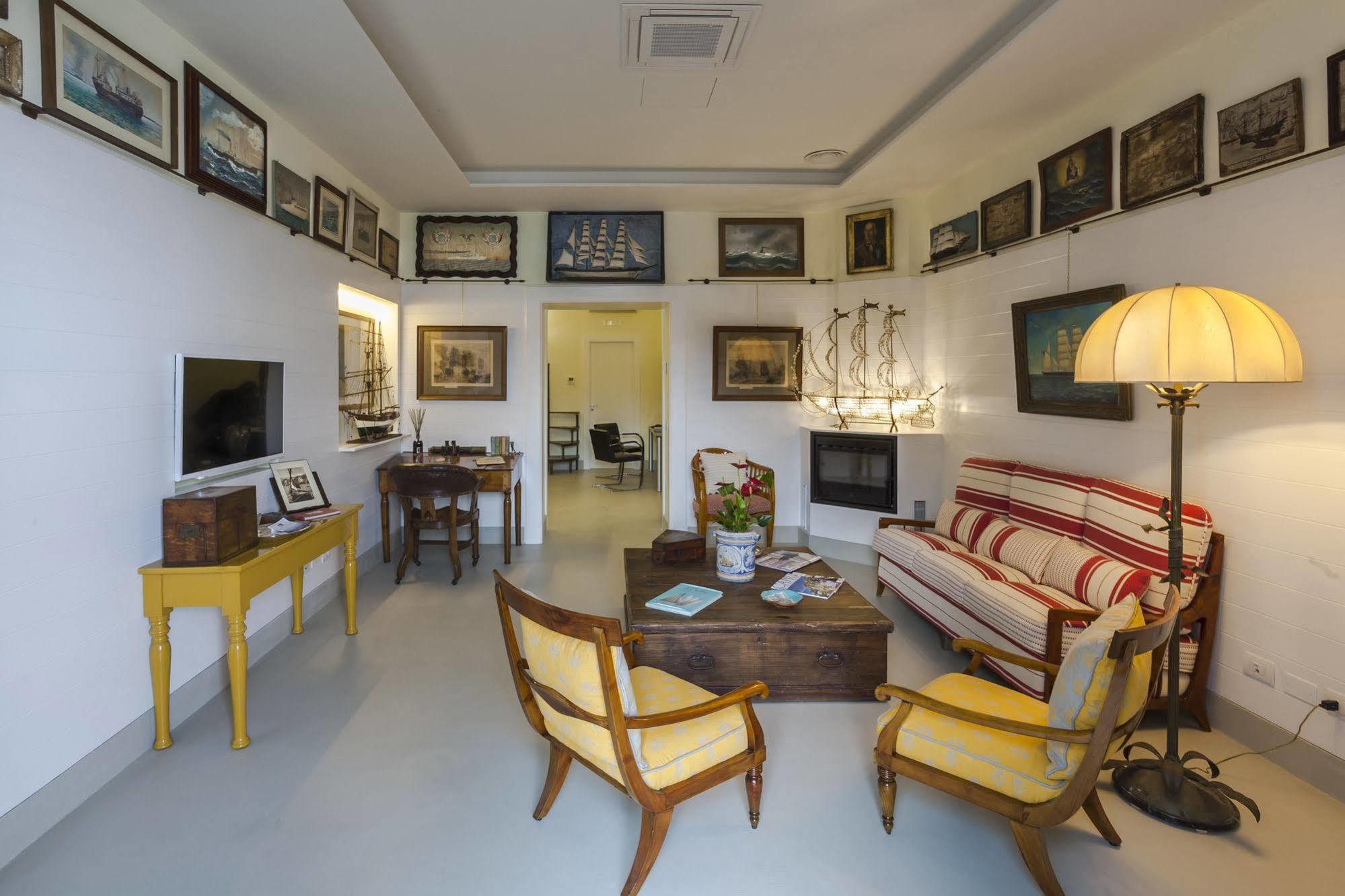 Yacht Club Capo Cervo Suites B&B Sorrento Kültér fotó